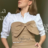 La elegancia de una blusa blanca