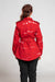 Chaqueta color rojo diseño clásico con mangas removiles silueta marca l cintura.