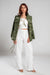 Chamarra color verde para mujer que puede usar con jeans, pantalones y faldas.