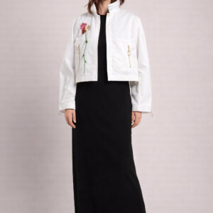 Chaqueta marfil con bordado rosa – GORAH