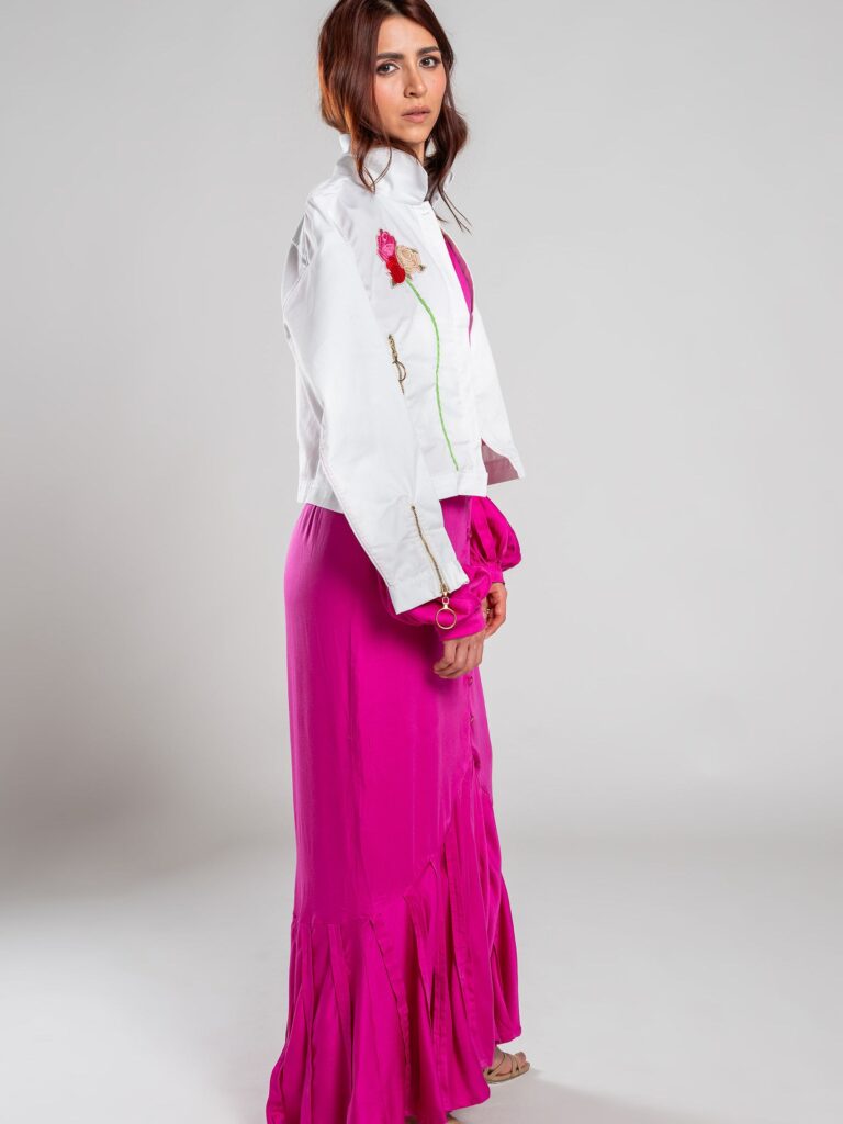 Chaqueta marfil con bordado rosa – GORAH