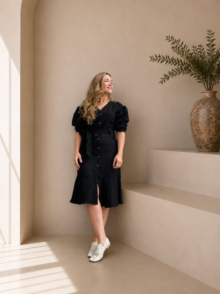Vestido corto con botones de diseño – GORAH