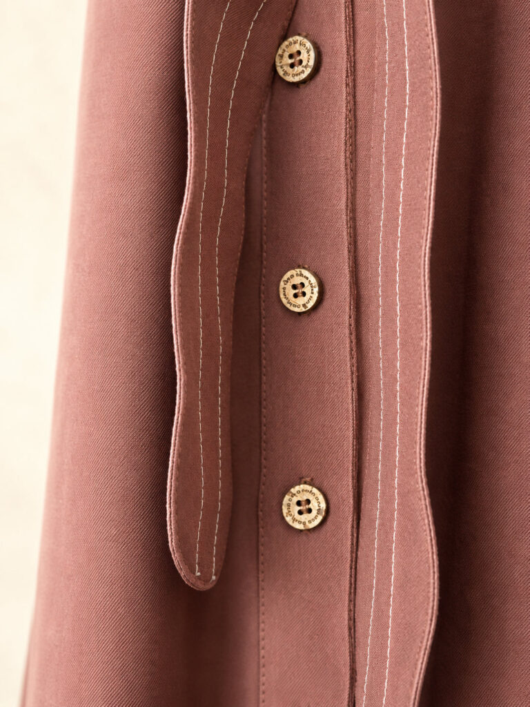 Vestido corto con botones de diseño – GORAH