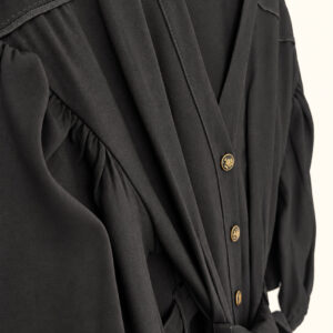 Vestido corto con botones de diseño – GORAH