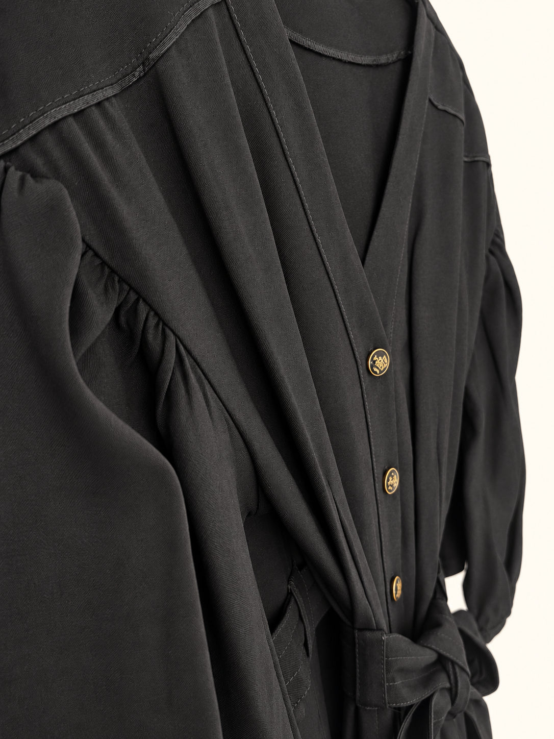 Vestido corto con botones de diseño – GORAH