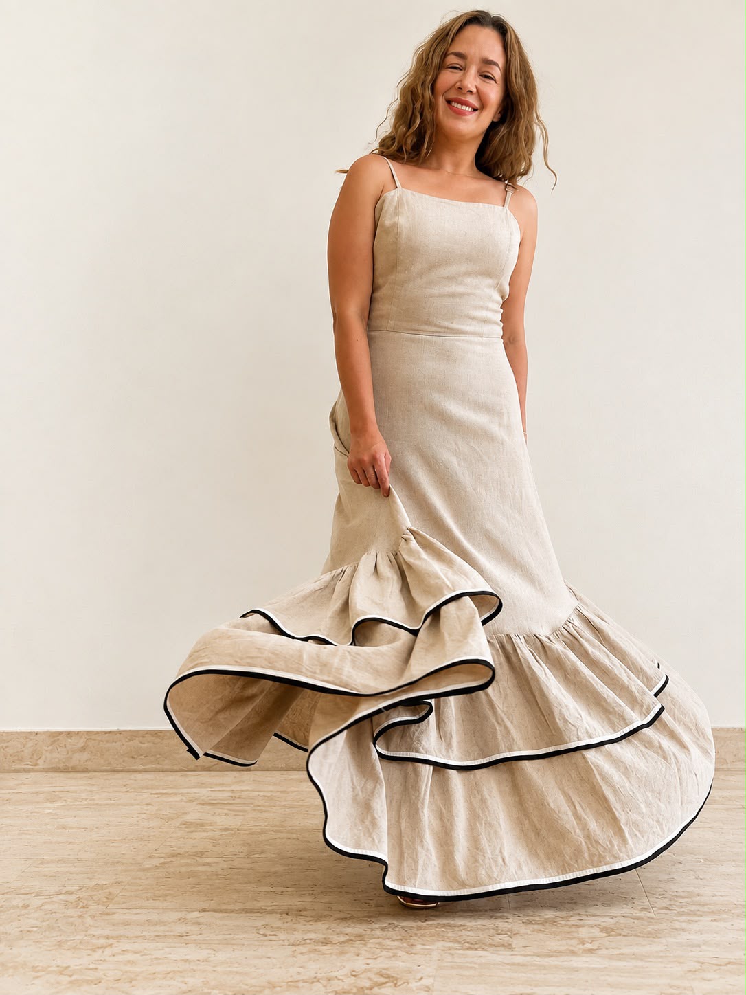 Vestido de lino beige con volantes