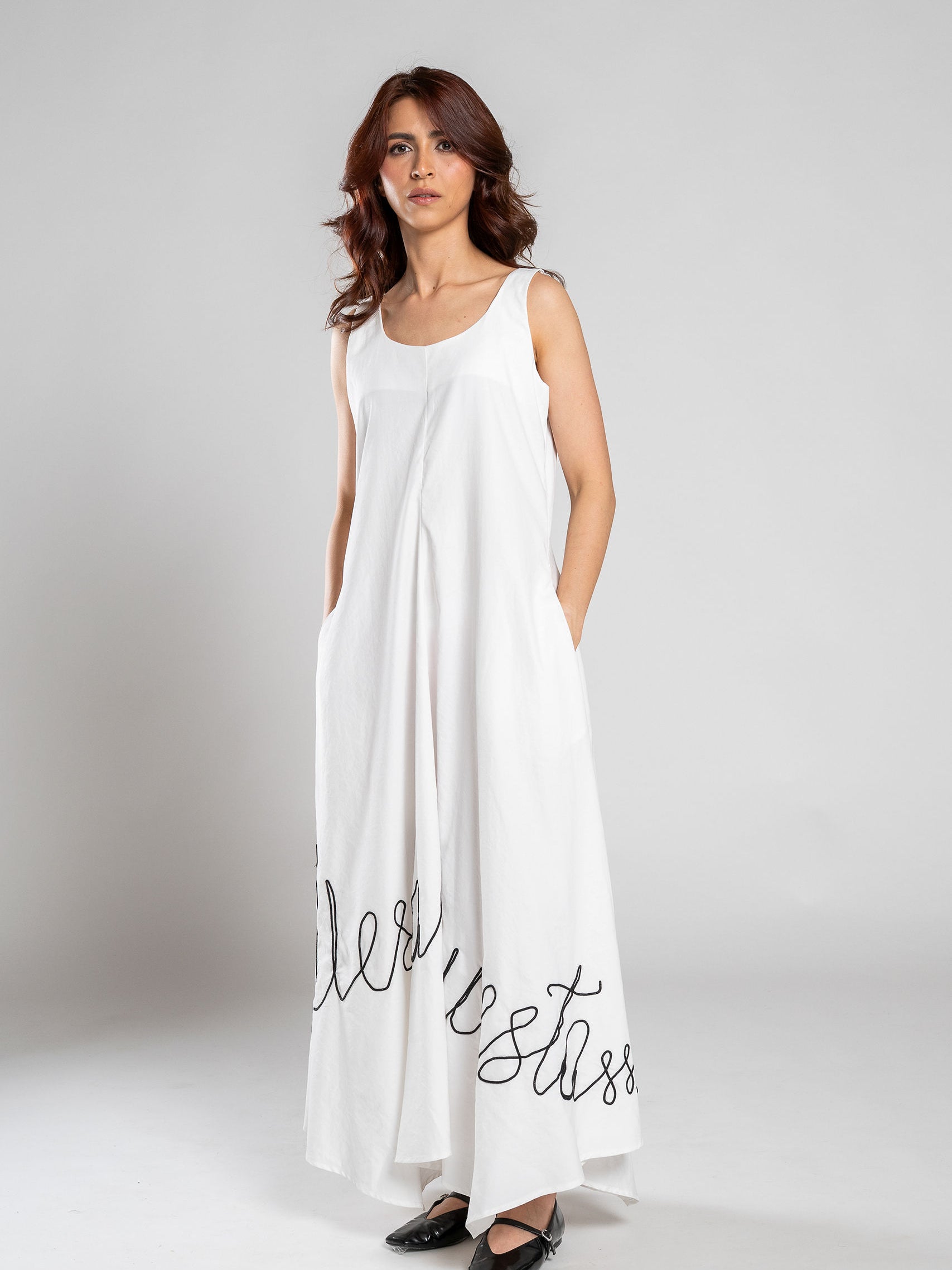 Vestido marfil con letra negra – GORAH