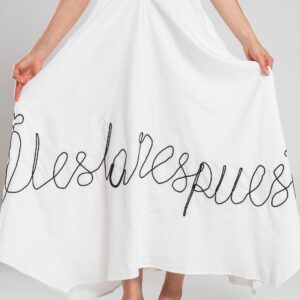 Vestido marfil con letra negra – GORAH